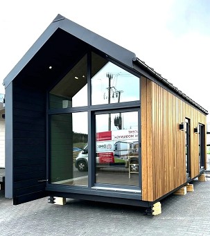 LUXkuckó 8.5×3.2 méter