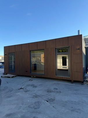 Iroda, nyaraló, vendégszoba 8*3 m alapterületű szendvicspanel konténer 629